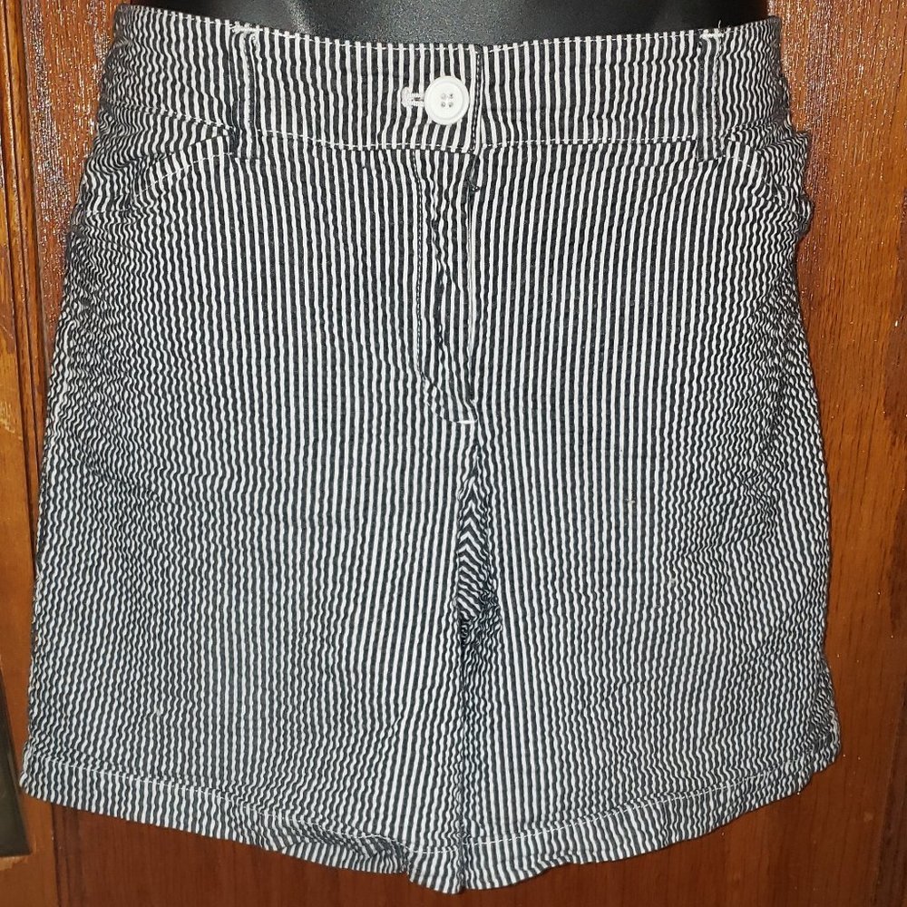 Jones New York Sport Stretch Size 10 Black and white Striped